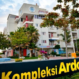 Shitet apartament 1+1…